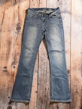 WALLFLOWER Women’s Mid Wash Blue Jeans - Classic Straight Leg. Size 11/32inseam.